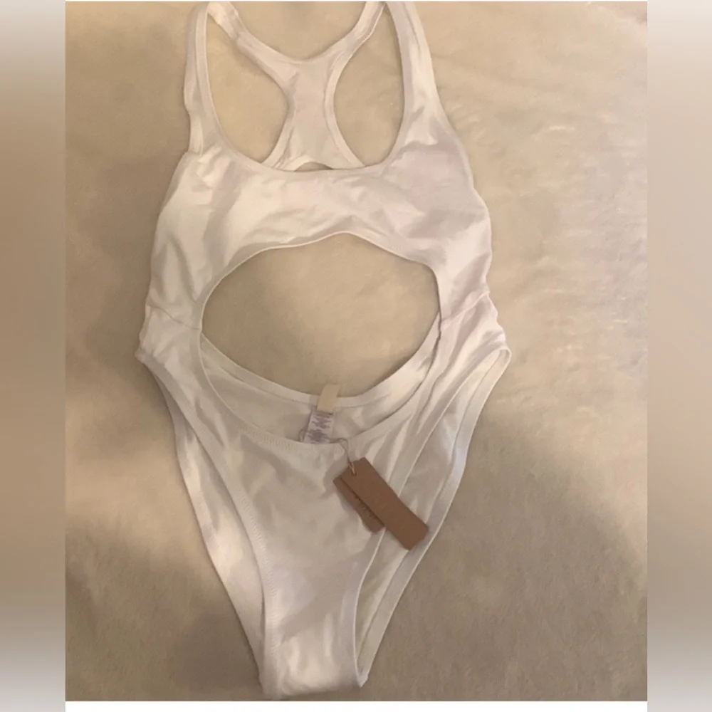 SKIMS Signature Cut-Out One-Piece Swimsuit Monokini Marble‎ NWT